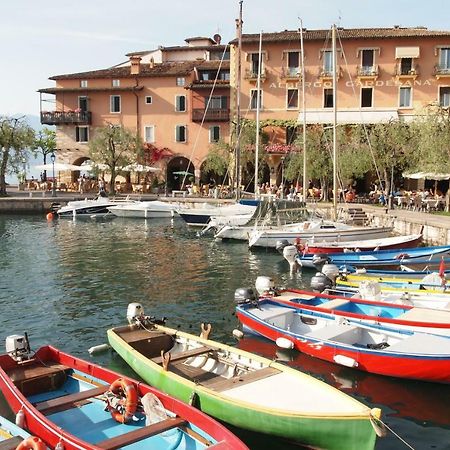 Residence La Mignon - Terrazza Torri Del Benaco Kültér fotó