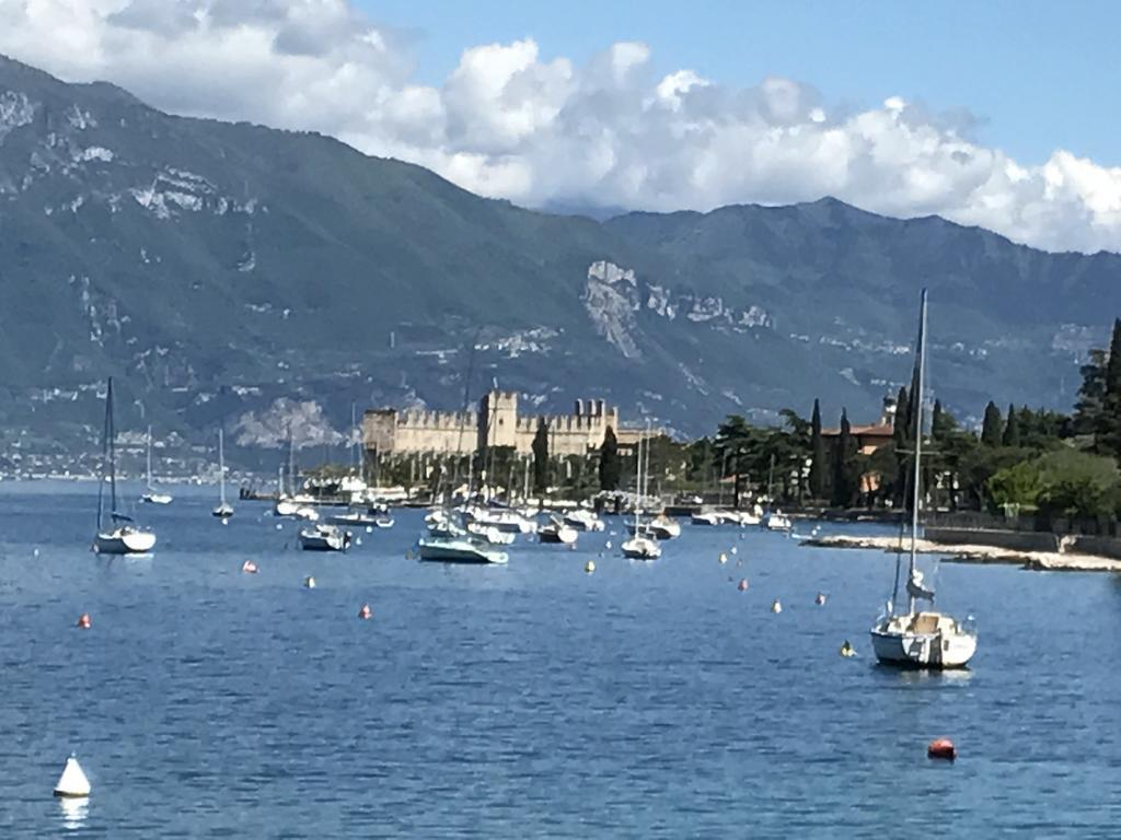 Residence La Mignon - Terrazza Torri Del Benaco Kültér fotó