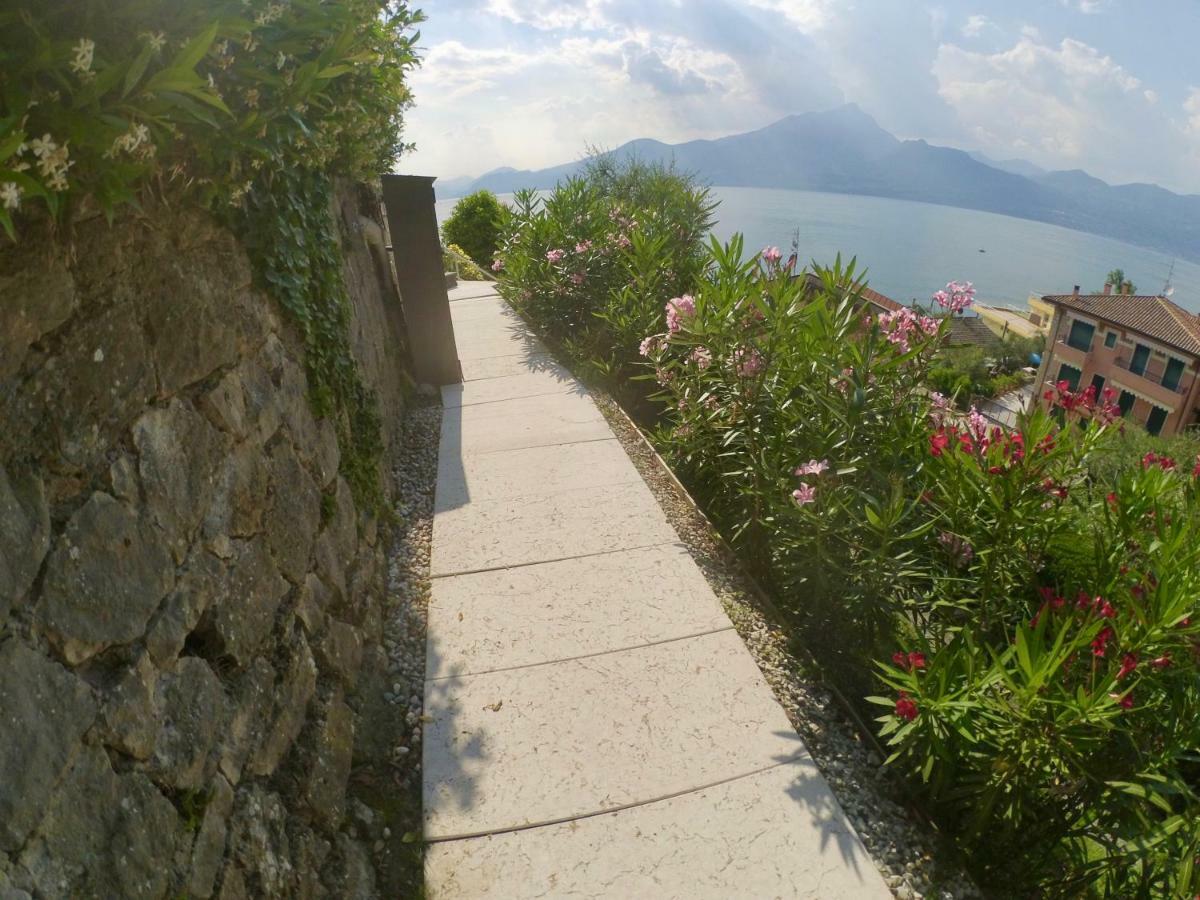 Residence La Mignon - Terrazza Torri Del Benaco Kültér fotó